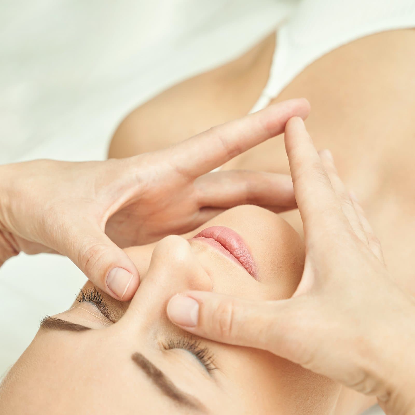 ¡Renueva la salud de tu cutis y relaja tu cuerpo! Paga RD$2,499 en vez de RD$50,000 por facial profundo en Lexape Stetic