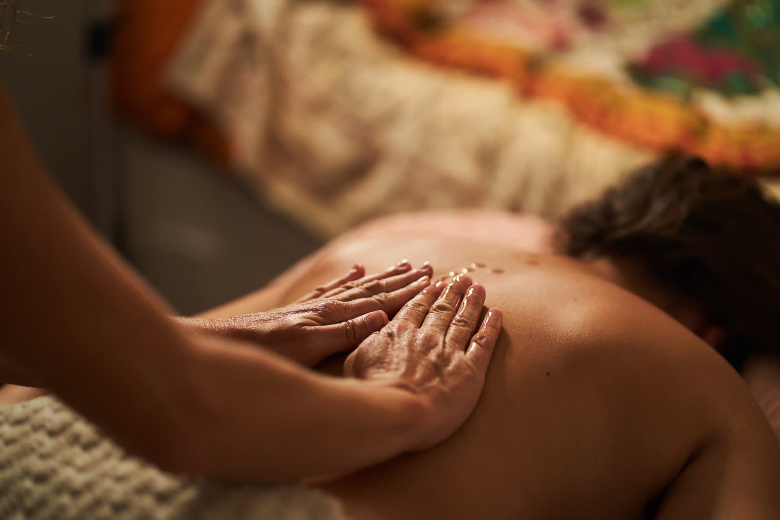 ¡Libera la tensión y disfruta un momento de relajación! Paga RD$799 en vez de RD$1,500 por masaje relajante corporal en Centro Estético AP.