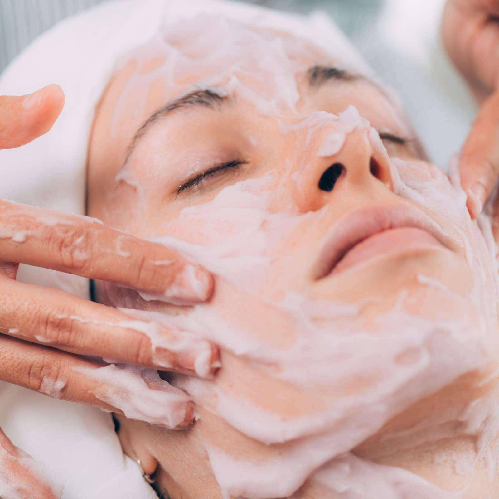 ¡Rejuvenece tu piel desde la primera sesión! Paga RD$2,799 en vez de RD$3,500 por un Dermapen Facial Premium en CM Esthetic & Skin Care