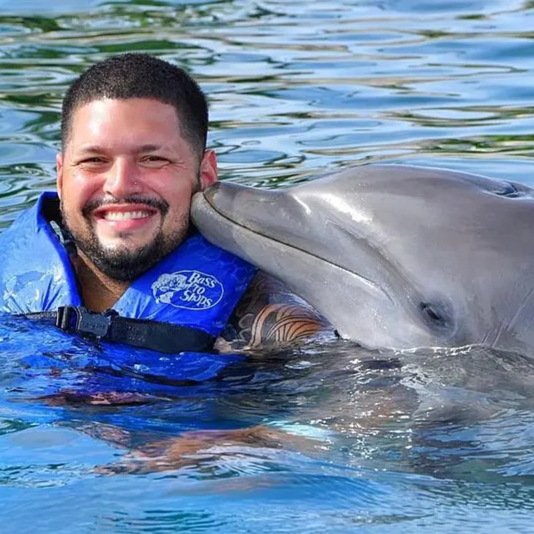 ¡Ven a nadar con los delfines de Ocean World! Paga RD$4,099 por un pasadía de nado con delfines válido para un adulto solo en Ocean World | Puerto Plata.