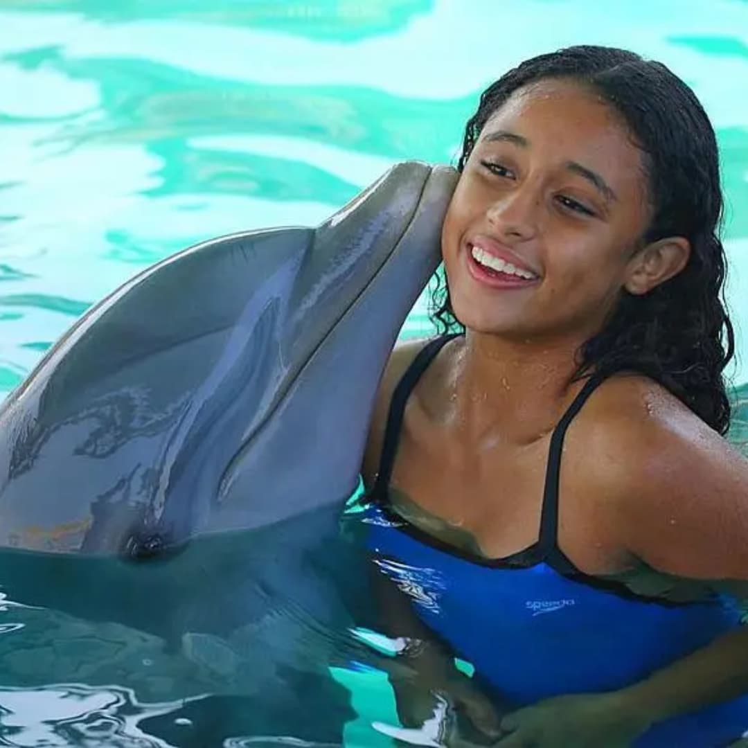 ¿Quieres vivir un encuentro con los delfines de Ocean World? Paga RD$3,499 por pasadía de encuentro con los delfines válido para un adulto solo en Ocean World | Puerto Plata.