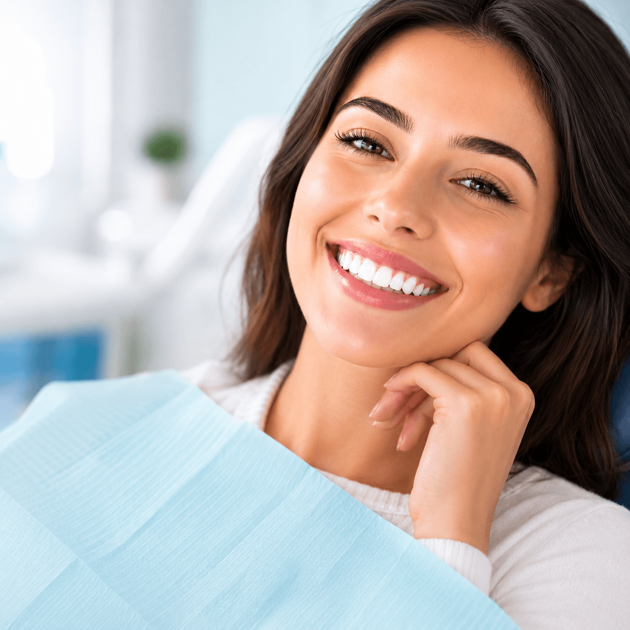 ¡Luce una sonrisa más blanca y saludable! Paga RD$9,599 en vez de RD$16,000 por limpieza + blanqueamiento dental en Odontofamiliar