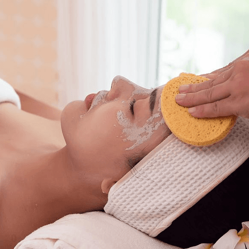 ¡Despídete de las impurezas y renueva tu piel! Paga RD$799 en vez de RD$2,000 por Limpieza Facial Profunda + Exfoliación de Glúteos en Luisa Beauty Center