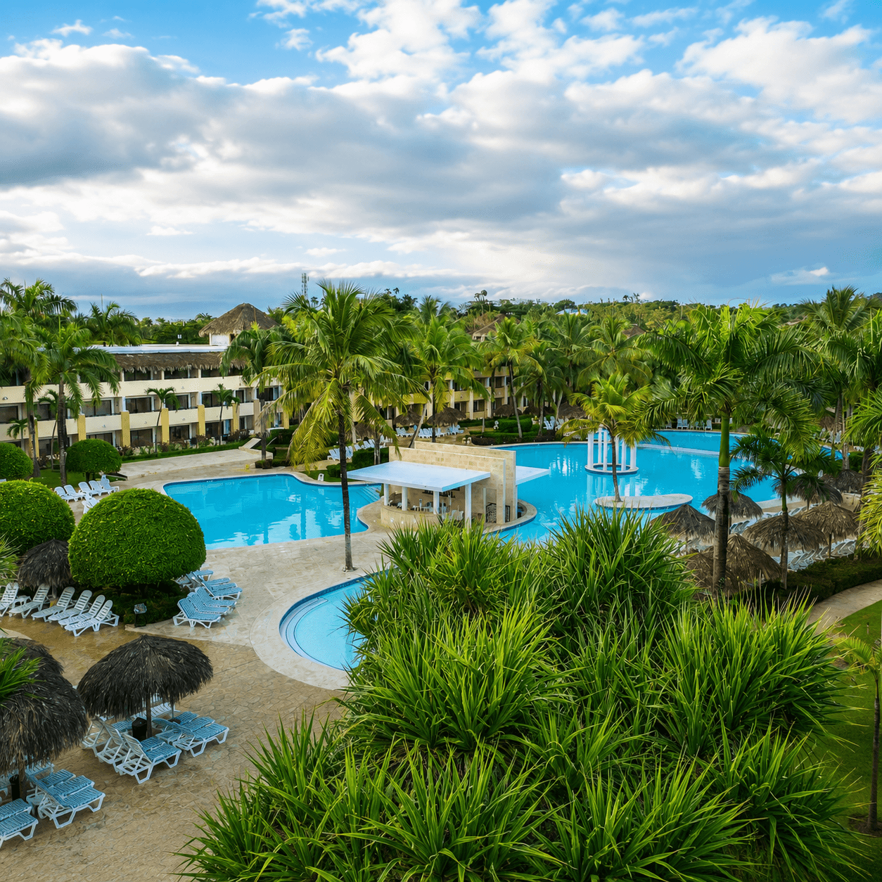 ¡Escápate al Caribe en pareja! Paga RD$34,439 por 3 días y 2 noches Todo Incluido para 2 adultos en Iberostar Waves Costa Dorada | Puerto Plata — imagen 1