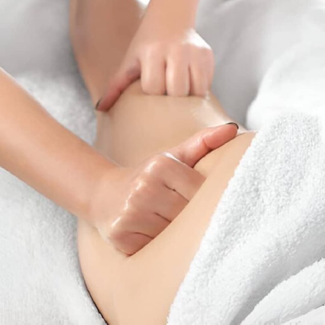 ¡Luce unas piernas más firmes y suaves! Paga RD$3,499 en vez de RD$7,000 por Tratamiento Anticelulítico para Piernas en Luisa Beauty Center — imagen 1