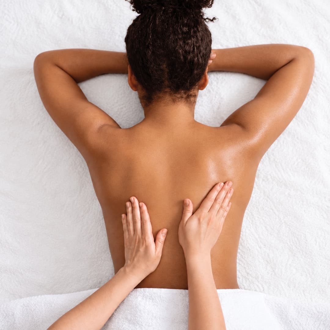 ¡Regálate un momento de relajación y cuidado! Paga RD$599 en vez de RD4,600 por Facial o Higienización + Relajante de Espalda + Masaje de Cuello y Rostro en Eugenia Stetic Center
