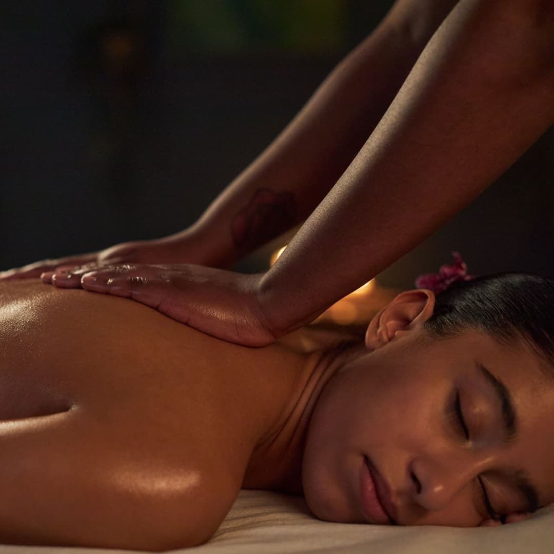 ¡Regálate un sábado de relajación! Paga RD$999 en vez de RD$3,000 por Masaje de Cuerpo Completo + Chocoterapia + Exfoliación de Espalda en Johanna Rose Esthetic Center