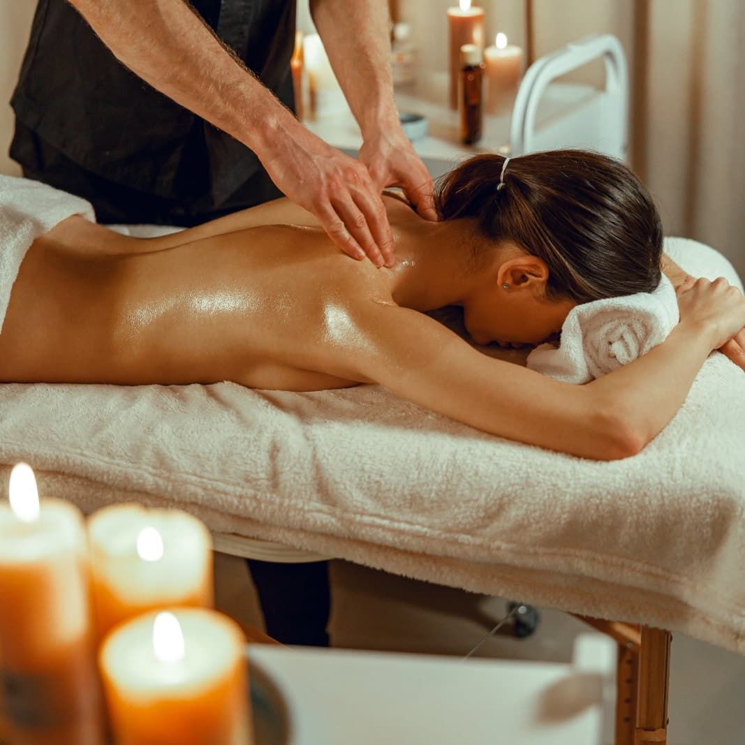 ¡Luce una figura más moldeada y definida! Paga RD$2,499 en vez de RD$6,000 por Combo Reductor con 10 Masajes + 10 Radiofrecuencias + 10 Vacuumterapias + Más en Johanna Rose Esthetic Center