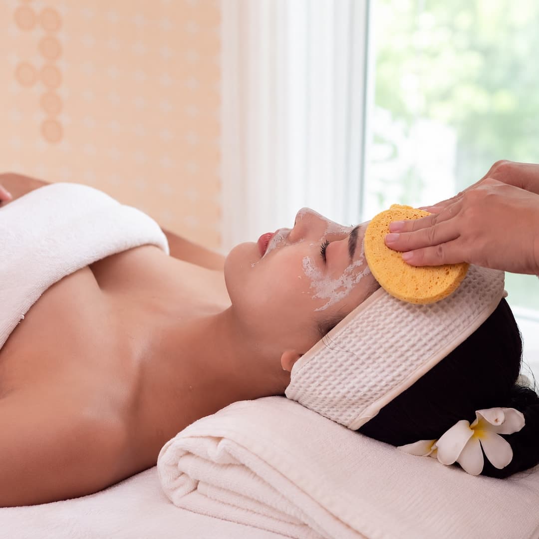 ¡Luce un rostro más limpio y radiante! Paga RD$799 en vez de RD$2,000 por Limpieza Facial Profunda + Exfoliación de Glúteos en Luisa Beauty Center