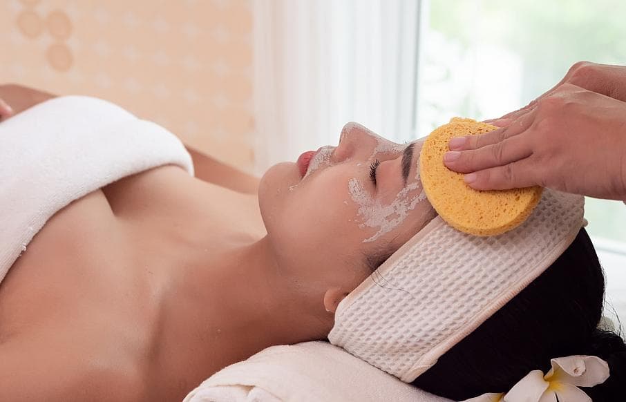 ¡Despídete de las impurezas y luce una piel radiante! Paga RD$799 en vez de RD$2,000 por una limpieza facial profunda en Luisa Beauty Center