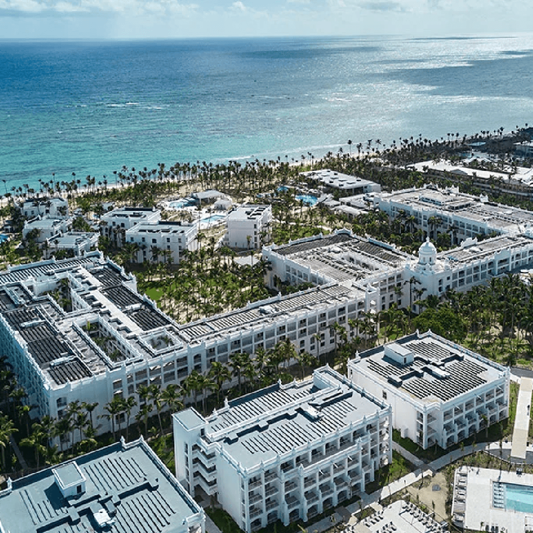 ¡Escápate al Hotel Riu Palace Bávaro! Paga RD$44,764 por 3 días y 2 noches todo incluido para 2 adultos en una Junior Suite