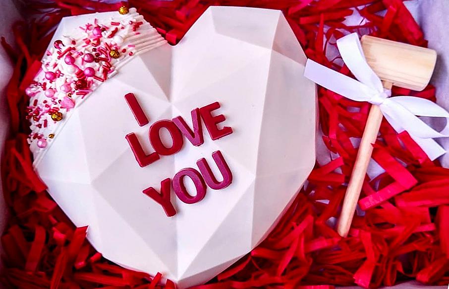 Conserva momentos especiales en San Valentín! Paga RD$349 en vez de RD$550  por una taza personalizada con foto, mensaje, diseño favorito o lo que  desees solo en CandysFiestasRD. 